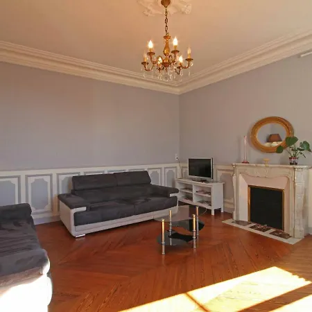 Grande Maison Bourgeoise Renovee Avec Jardin, Vue Imprenable Et Proche Lac - Fr-1-497-11 Otel 3*